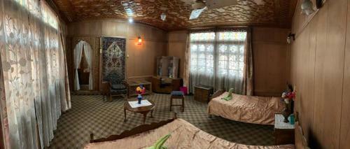 America Group Of Houseboats