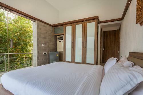 Villa Saffronstays Whispering Windmill