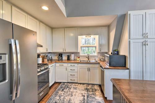 Spacious And Newly Remodeled A-frame With 2 Decks