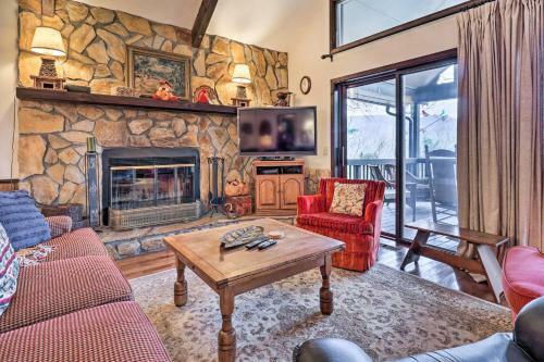 Charming Sky Valley Hideout With Mountain Views
