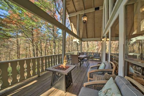 Apartamento Sky Valley Resort Home With Tree-lined Views!