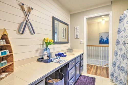 Lakefront Cottage With Boat Slip And Sun Deck!