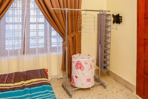 One Bed Room With Toilet In A Posh Villa