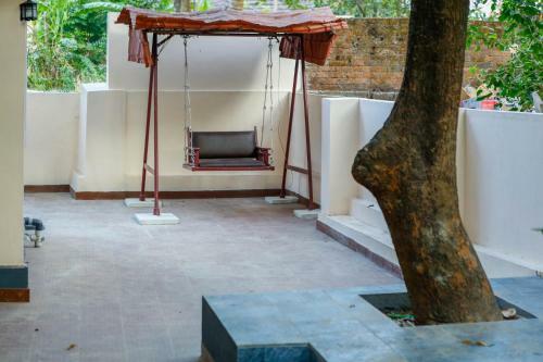 One Bed Room With Toilet In A Posh Villa