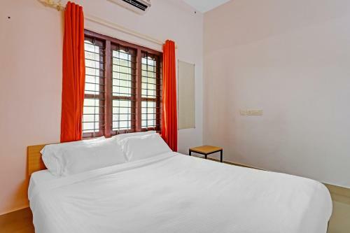 Hotel Capital O 84184 Pop Tavern Kazhakkottam