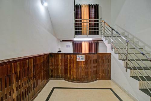 Hotel Capital O 84184 Pop Tavern Kazhakkottam