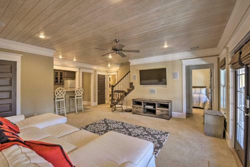 Spacious Lake Hartwell Home With Dock And Views!