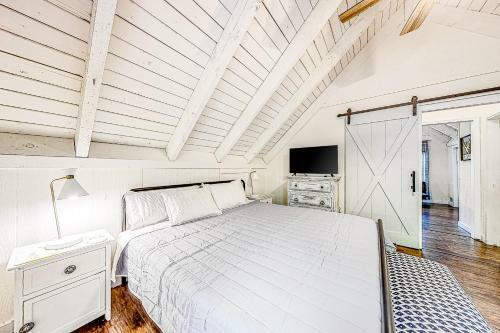 Honey Bear Hideaway