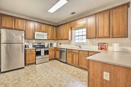 Quiet Home With Private Yard, 26 Mi To Atlanta!