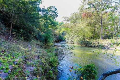 Creekside Hideaway
