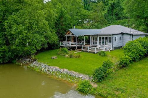 Copper Basin River House