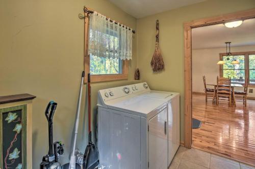 Cozy Ellijay Hideaway With Indoor Pool Access!