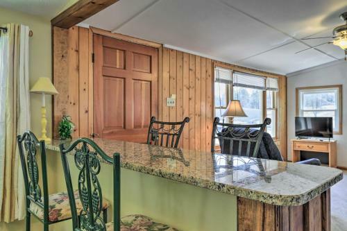 Lake Sinclair Cottage With Deck And Boat Dock!