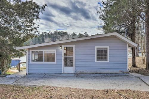 Lake Sinclair Cottage With Deck And Boat Dock!