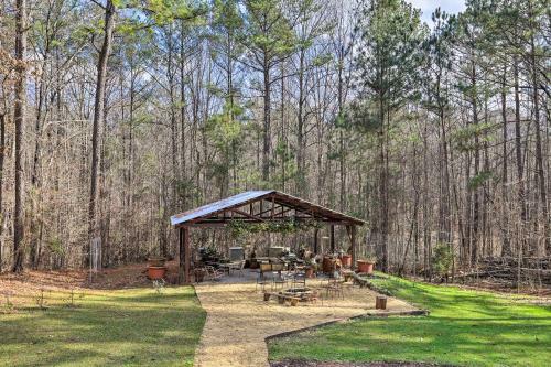 Newnan Cabin With Pavilion Near Serenbe Trails!