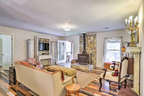 Newnan Cabin With Pavilion Near Serenbe Trails!
