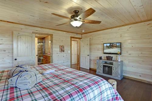 Hooch Holler- Newly Built, Sensational, Rustic Meets Modern, Mountain Cabin