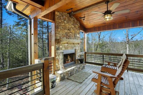 Hooch Holler- Newly Built, Sensational, Rustic Meets Modern, Mountain Cabin