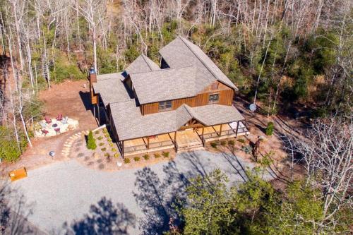 Hooch Holler- Newly Built, Sensational, Rustic Meets Modern, Mountain Cabin