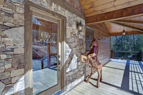 Hooch Holler- Newly Built, Sensational, Rustic Meets Modern, Mountain Cabin