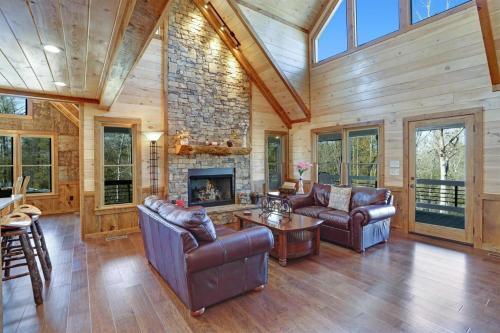 Hooch Holler- Newly Built, Sensational, Rustic Meets Modern, Mountain Cabin