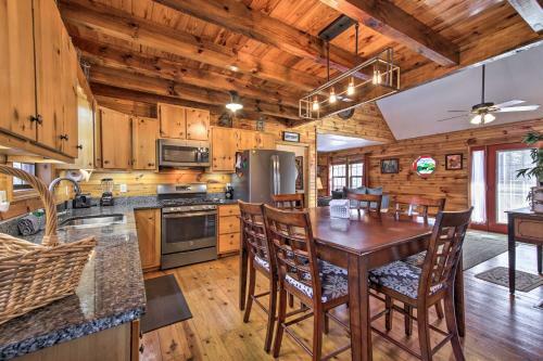 Pet-friendly Mineral Bluff Cabin With Hot Tub!