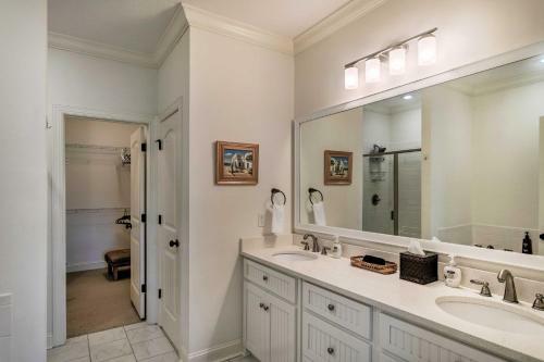Chic St Simons Island Townhome With Pool Access