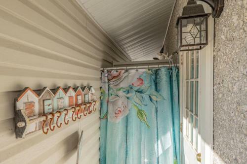 Beautiful 2 Bed - 1 And A Half Bath Condo Built Over Lagoon St Simons Island