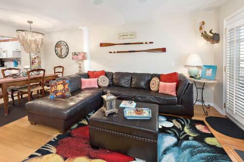 Beautiful 2 Bed - 1 And A Half Bath Condo Built Over Lagoon St Simons Island