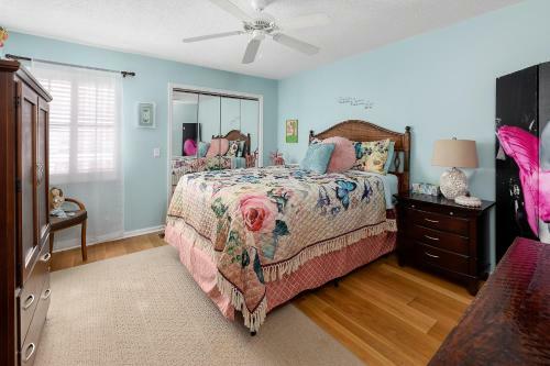 Beautiful 2 Bed - 1 And A Half Bath Condo Built Over Lagoon St Simons Island