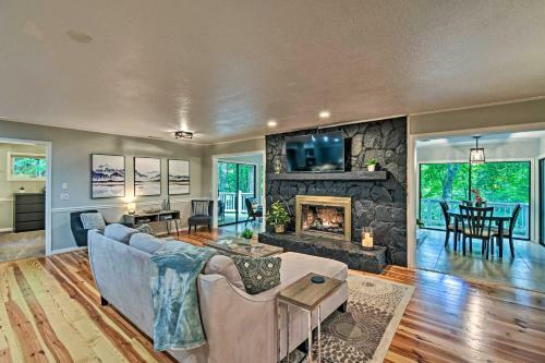 Luxurious Sky Valley Golf Resort Home With 3 Decks!