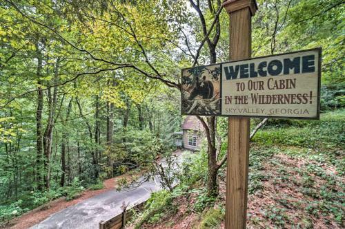 Cozy Cabin With Deck 4 Mi To Dining And Hiking!