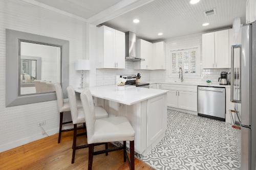 Happy Sleep- 2 Bedroom 1 Bath Beachfront Home!!!