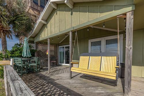 Happy Sleep- 2 Bedroom 1 Bath Beachfront Home!!!