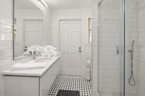 Happy Sleep- 2 Bedroom 1 Bath Beachfront Home!!!