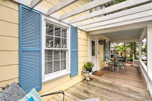 St Simons Island Cottage About 1 Block Walk To Beach!