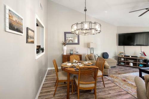 Rare 3 Bedroom 3 Bathroom Harbour Oaks Condo