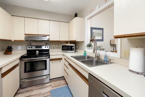 Rare 3 Bedroom 3 Bathroom Harbour Oaks Condo