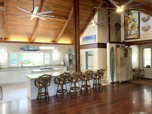 Gorgeous 5br Kailua Beachside Home - Sleeps 12 Home