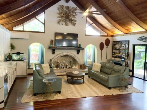 Gorgeous 5br Kailua Beachside Home - Sleeps 12 Home