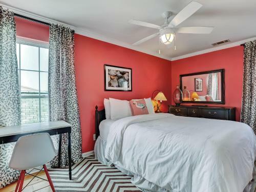 Ocean Views, Steps To Beach, Heated Pool Access! By Southern Belle Tybee