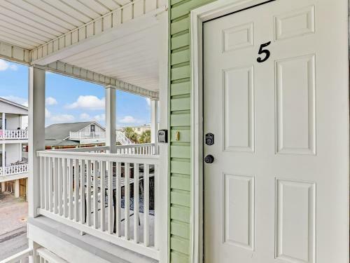 Ocean Views, Steps To Beach, Heated Pool Access! By Southern Belle Tybee
