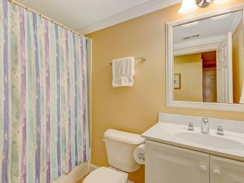 New Listing! Pool Views, Steps To Beach, Restaurants, Shopping & More!