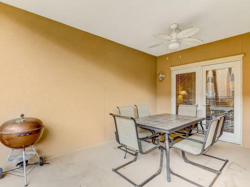 New Listing! Pool Views, Steps To Beach, Restaurants, Shopping & More!