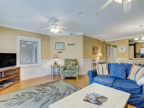 New Listing! Pool Views, Steps To Beach, Restaurants, Shopping & More!