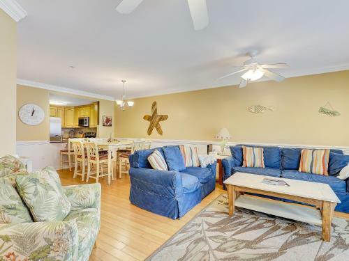 New Listing! Pool Views, Steps To Beach, Restaurants, Shopping & More!