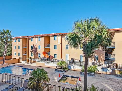 New Listing! Pool Views, Steps To Beach, Restaurants, Shopping & More!