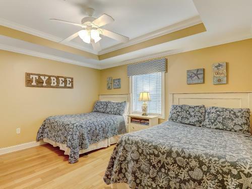 New Listing! Pool Views, Steps To Beach, Restaurants, Shopping & More!