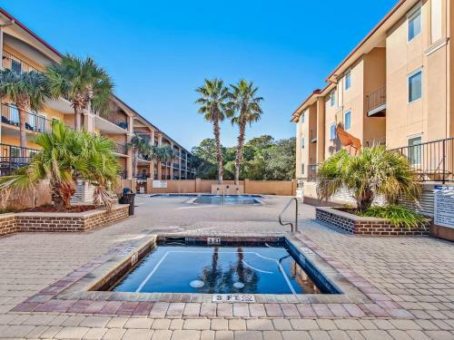 New Listing! Pool Views, Steps To Beach, Restaurants, Shopping & More!