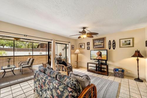 Kona Plaza#113